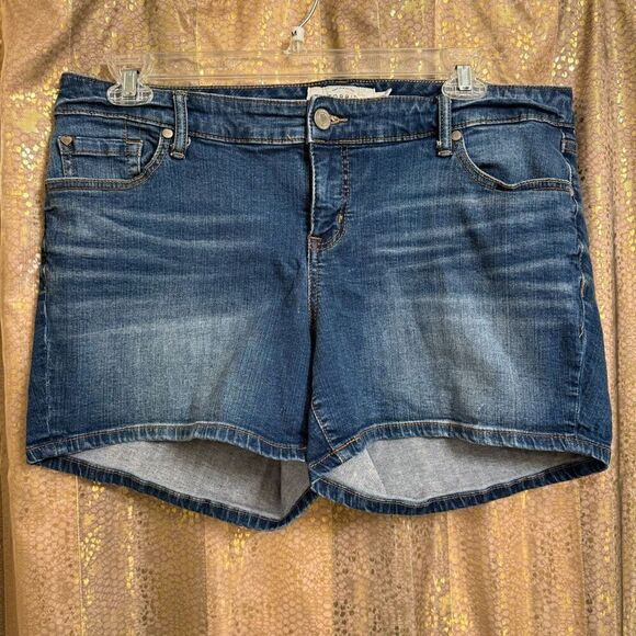Torrid Blue Jean Stretchy Shorts 5" Inseam Size 16 - Picture 1 of 5